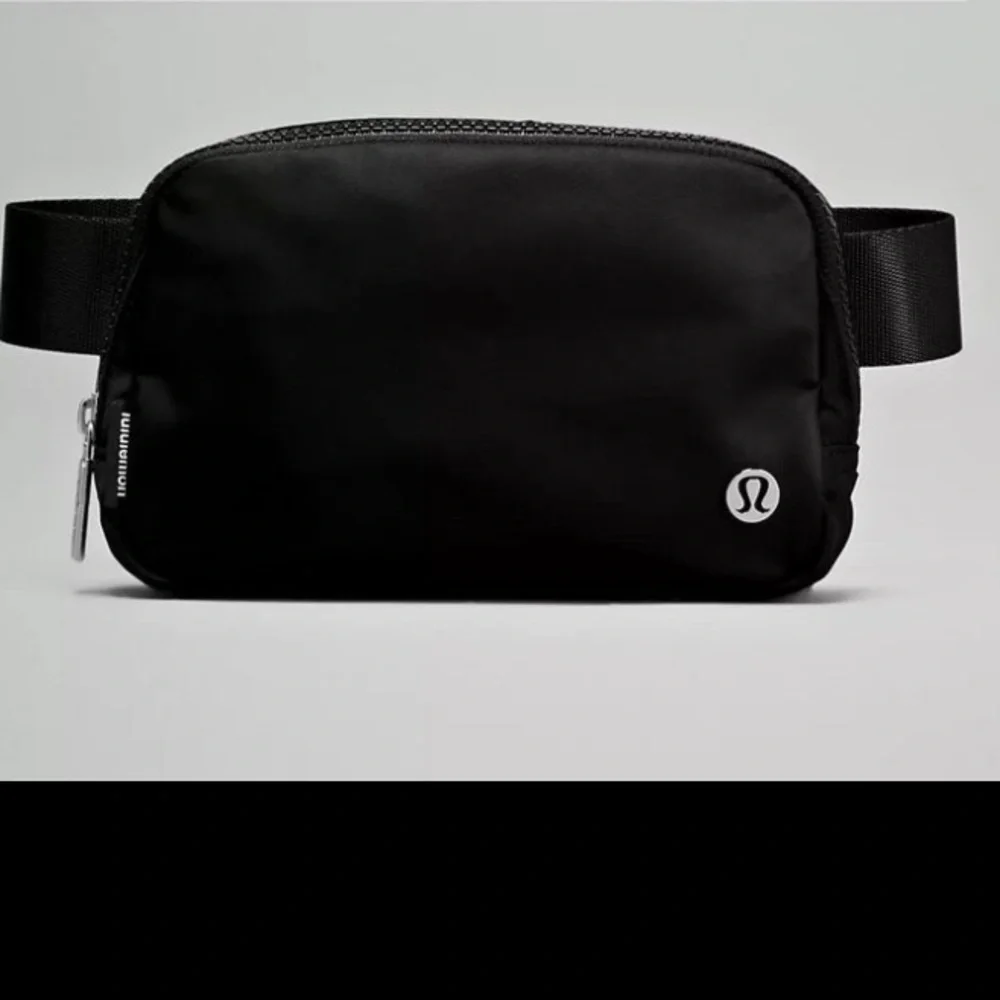 NEW Lululemon Everywhere Belt Bag 1L BLACK  Crossbody
